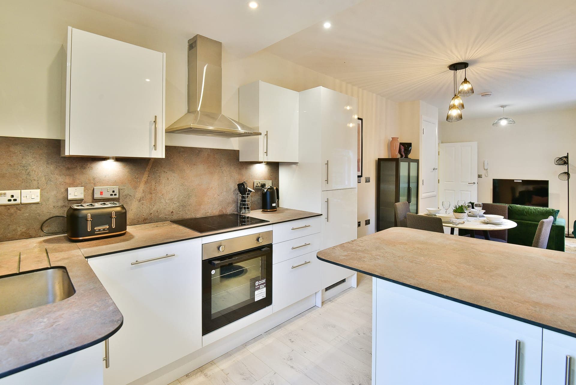 Kitchen with breakfast bar