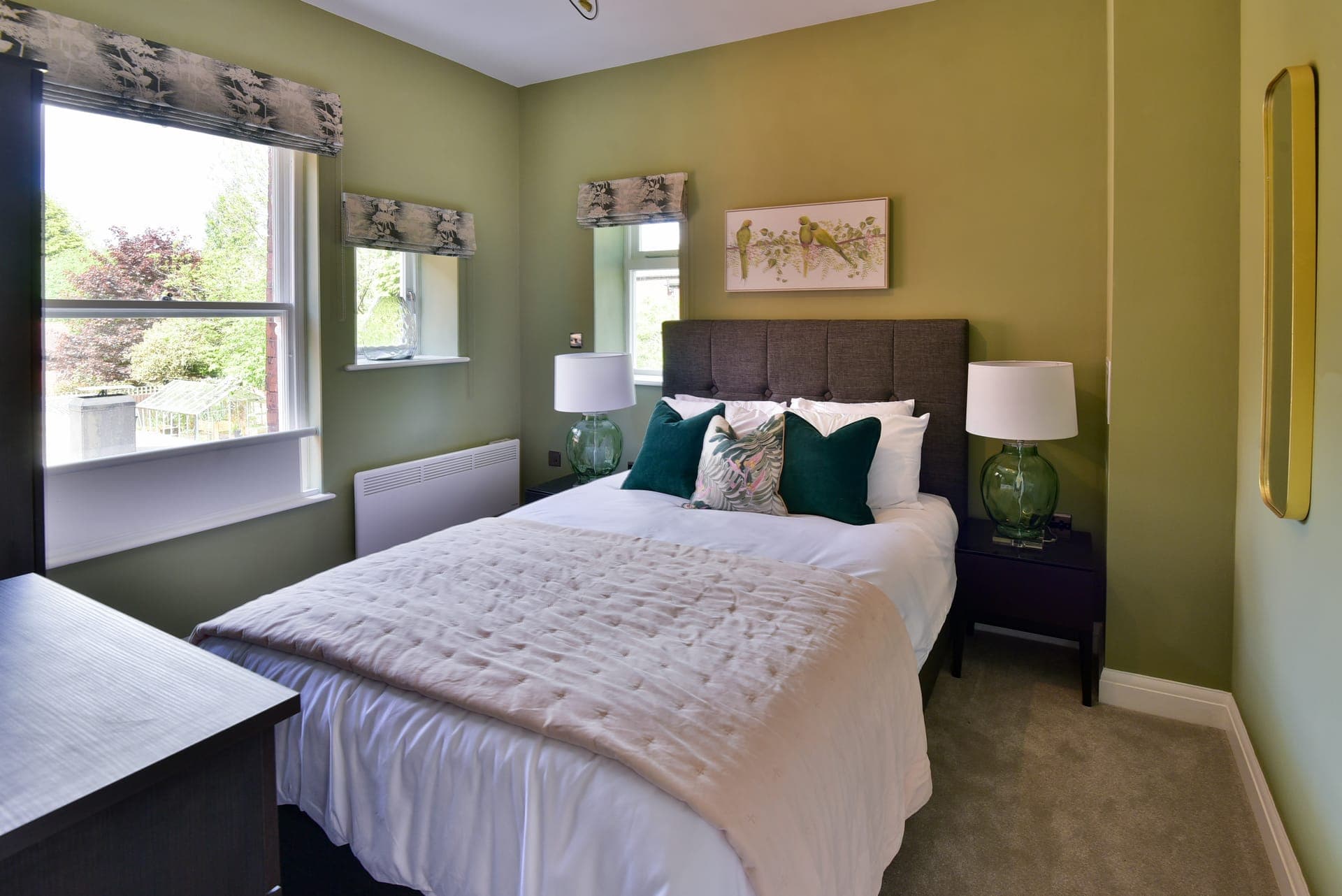 Double bedroom in green